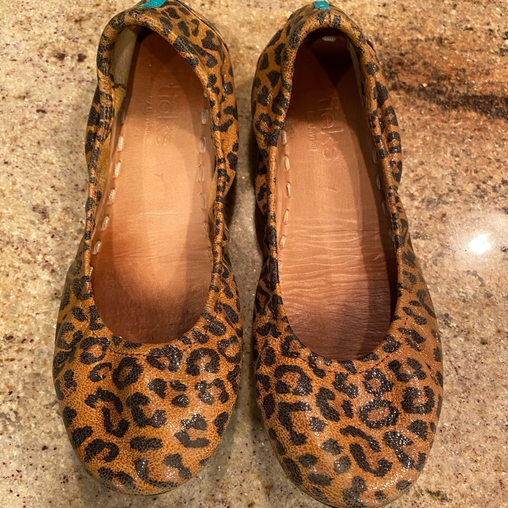 Leopard Tieks -EUC - Sz 7